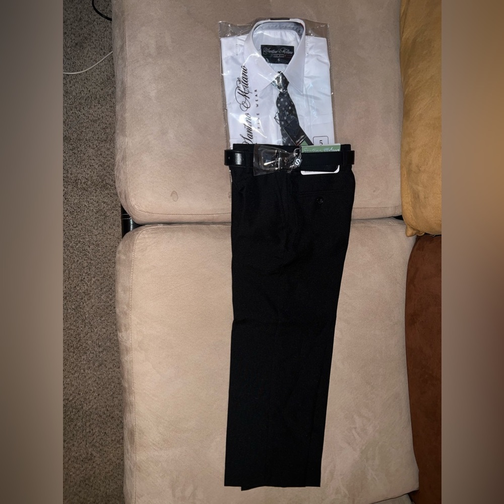 Boy’s Tuxedo set size 5 brand new